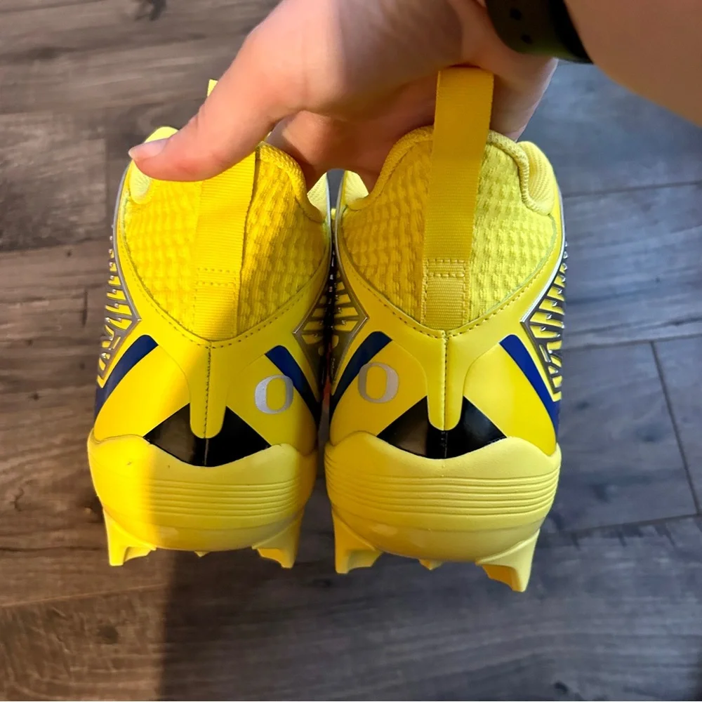 Nike Oregon Ducks PE Football Cleats Stomp Out Cancer Men’s 14 NEW